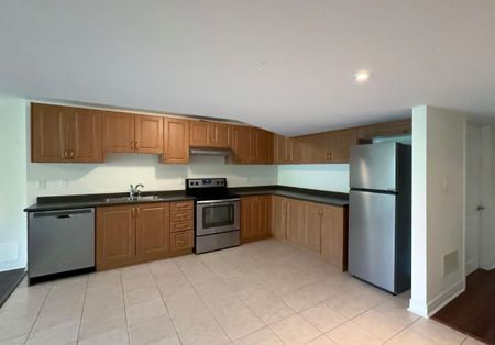 For Lease - 237 Frederick Curran Lane, Newmarket, Ontario - Photo 5