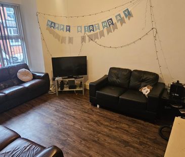 6 Bed - 9 Hessle Terrace, Hyde Park, Leeds - LS6 1EQ - Student - Photo 3