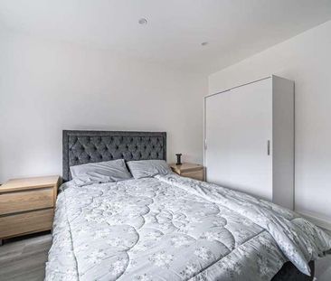 Sunningdale, Berkshire, SL5 - Photo 6