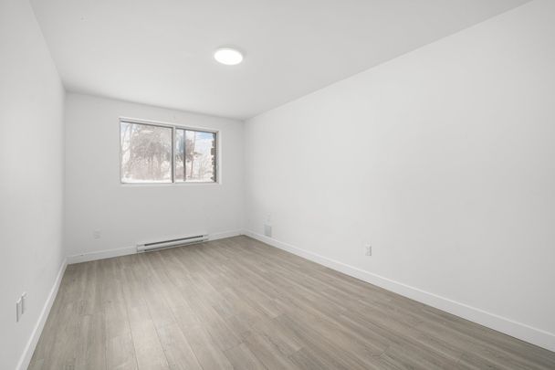 24 Boul. St-Elzear O., #2 - Photo 1