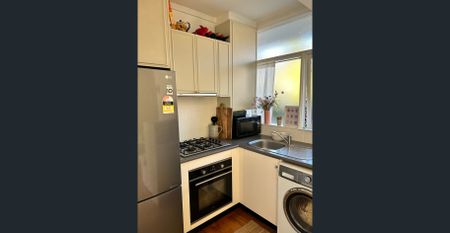 Ground floor Elwood apartment - Photo 4