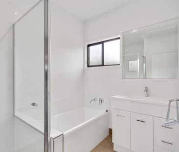 MODERN TOWNHOUSE IN PRIME LOCATION - Photo 6