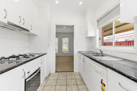 Central Wagga Townhouse - Photo 2