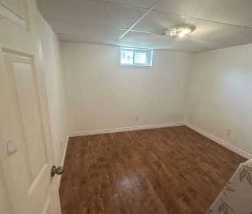Detached Home For Lease | X8333008 - Photo 5