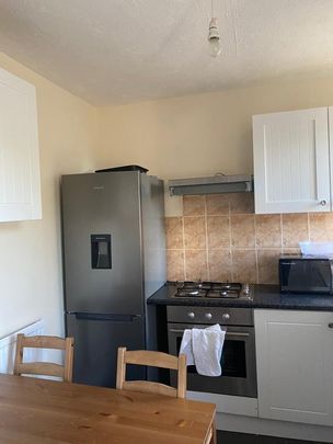 2 Bed Flat, Peebles Court, CR0 - Photo 1