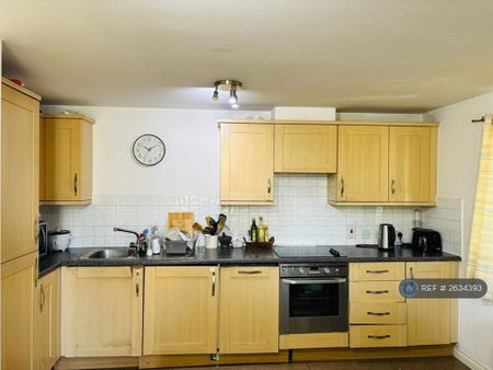 2 bedroom flat to rent - Photo 4