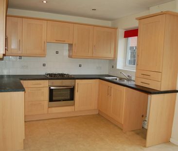 3 bed Terraced - To Let - Photo 4
