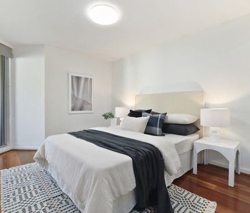 Ultra-Chic Beachside Retreat with Stunning Rooftop Terrace - Photo 2