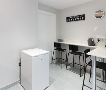 Studio Flat, St. Davids Square, E14 - Photo 6