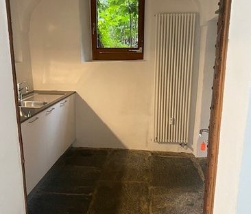 Affascinante appartamento di 2.5 locali in casa rustica - Photo 3