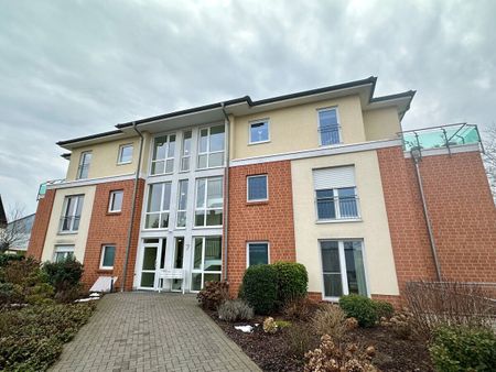 Stuhr: TOP renovierte 2 Zimmer Whg., neue EBK, großem Balkon, TG-Stellplatz, Fahrstuhl, barrierefrei - Photo 2