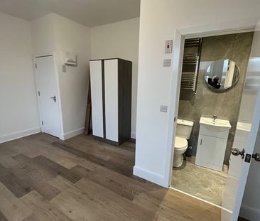 10 Bed Terraced House, Endymion Road, N4 - Photo 2