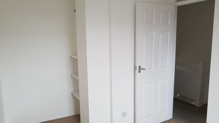 2 bedroom semi-detached house to rent - Photo 5