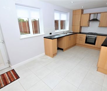 3 bedroom terraced house to rent - Photo 4