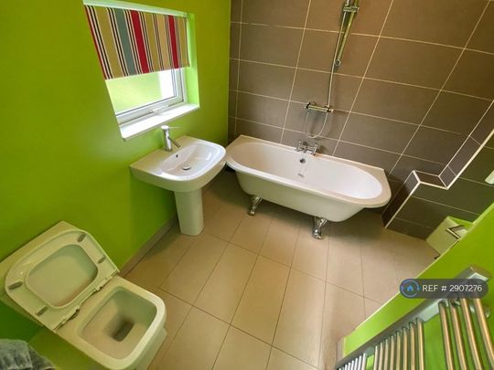 3 bedroom semi-detached house to rent - Photo 1