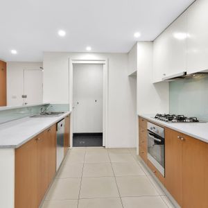 Perfectly Positioned One Bedroom in Alexandria - Photo 2