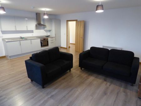 2 bedroom ground floor flat to rent - Photo 2