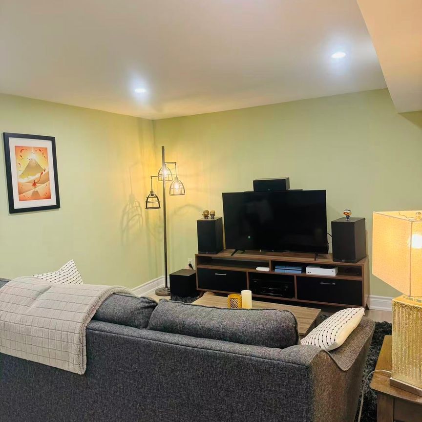 For Lease - 168 Timpson Drive Unit# Basement, Aurora, Ontario - Photo 1