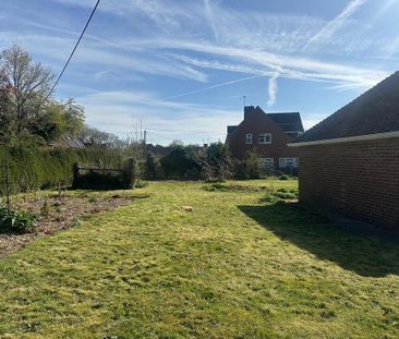 2 bedroom semi-detached bungalow to rent - Photo 2