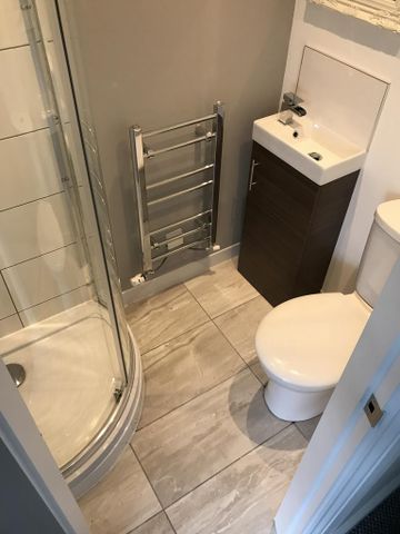 6 bedroom house of multiple occupation to rent - Photo 3