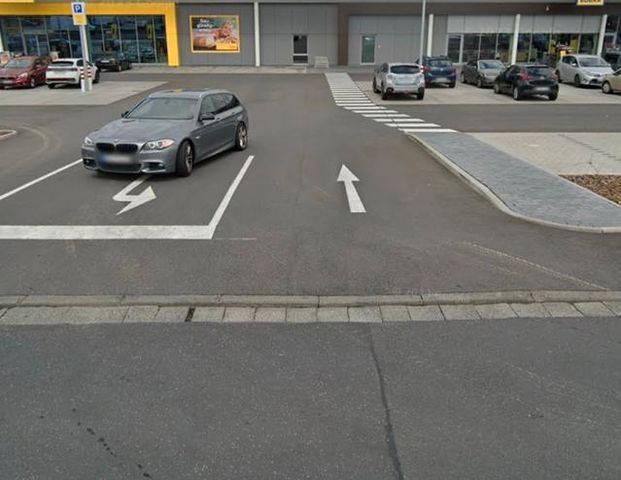 Modernisierte 2-Zimmer Wohnung AUCH NUTZBAR FÜR PRAXIS ODER BÜROS - Photo 1