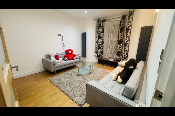 4 Bed Semi-Detached House, Little Ilford Lane, E12 - Photo 1