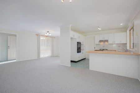 14 Finch Close, Cameron Park NSW 2285 - House For Rent | Domain - Photo 3
