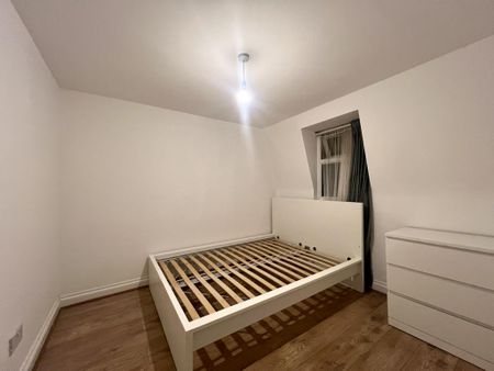 3 bedroom flat to rent - Photo 4