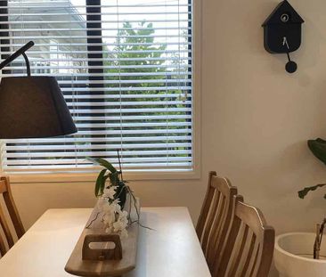 Sunny End Townhouse | 2 Bed | Unbeatable commute - Photo 2