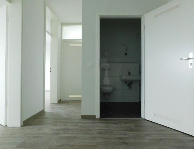 Bezugsfertige 3-Zimmer Wohnung mit Top Aussicht! (Aufzug vorhanden) - Photo 1