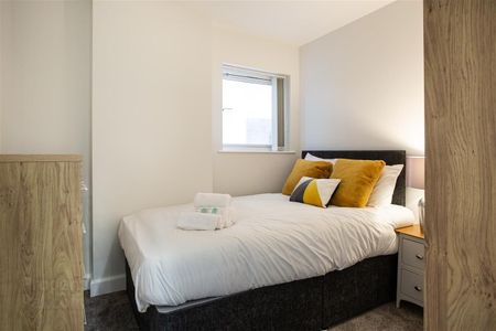 Apartment 610 College Court Central, 56 King Street, Belfast, BT1 6BZ - Photo 5