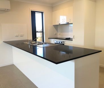 19 Brightstar Street, Ormeau QLD 4208 - House For Rent | Domain - Photo 4