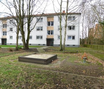 Einzugsbereit neu renvoiert mit Balkon und ordentlich Platz für ein... - Foto 3