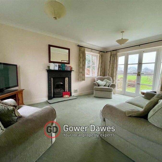 High Road, North Stifford - - Photo 1