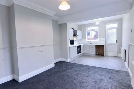 Newly Refurbished 3-Bedroom End Terrace in Popular Royston Location - Photo 2