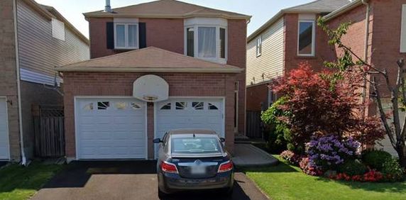 Spacious Detached House for Rent in Thornhill, Vaughan - Photo 2