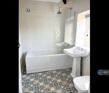 2 bedroom semi-detached house to rent - Photo 6