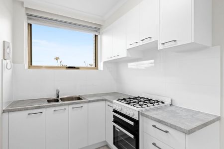 Top floor delight - Photo 3