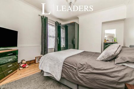 2 bedroom semi-detached house to rent - Photo 4