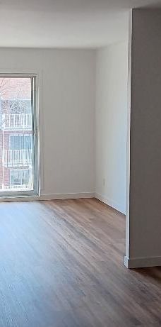 41/2, 51/2 Québec**Charlesbourg**Ascenseur**Béton**Rénové**Non fumeur**Libre décembre et janvier** à partir de 1060$/mois - Photo 1