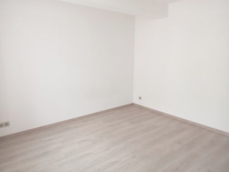 Location Appartement 4 pièces 105m² MONTMIRAIL 51210 - Photo 5