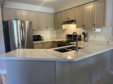For Lease - 26 Cornish Drive, Clarington, Ontario - Photo 4