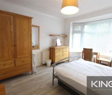 4 bedroom detached bungalow to rent - Photo 3