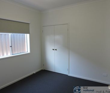 14 Scorchin Drive, Cranbourne South - Photo 4