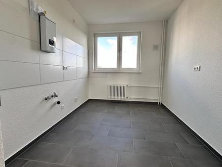 Schöne Familienwohnung im Falkenhagener Feld zu vermieten! - Photo 2