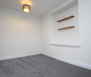 A totally refurbished one bedroom flat located on the Gloucester Ro... - Photo 2