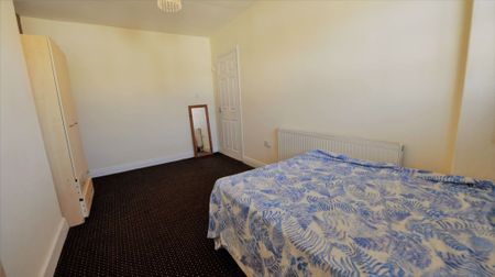 3 bedroom House in Park View Avenue, Leeds - Photo 5