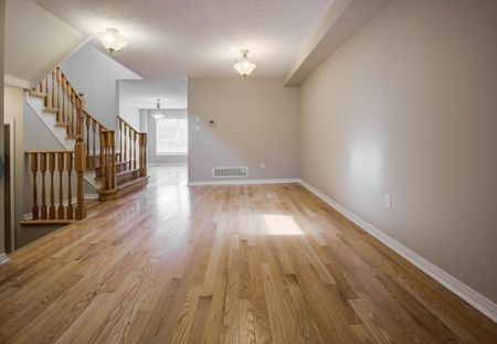 For Lease - 2431 Newcastle Crescent, Oakville, Ontario - Photo 3