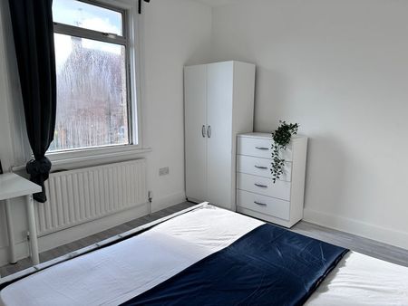 Room in a Shared House, Ashford Road, NW2 - Photo 5
