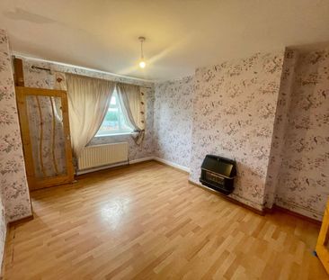 Welcome to this charming terraced house. Boasting three bedrooms, a... - Photo 3